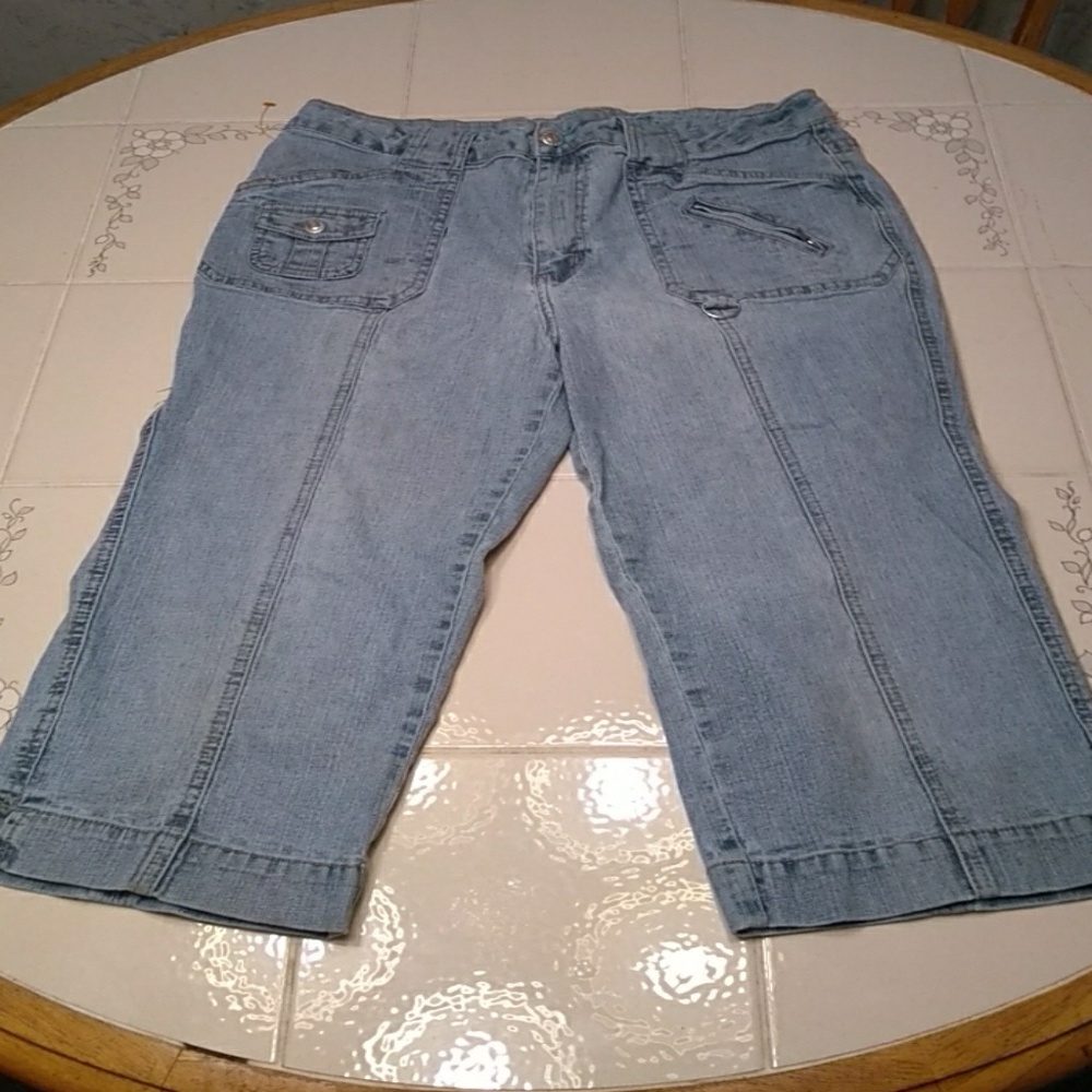 Size 16 1/2 plus denim capris.     52